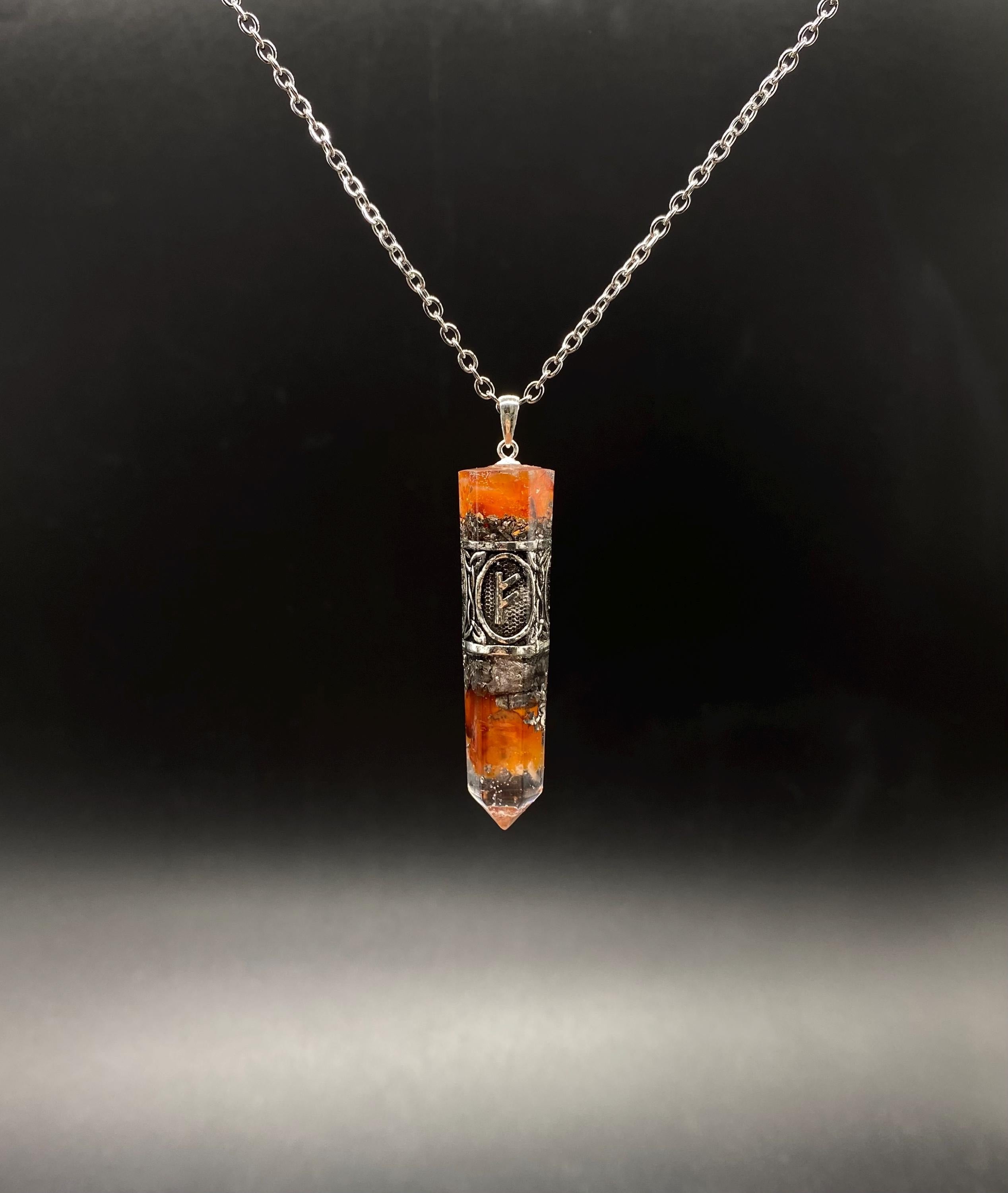 Runen Schutzamulett mit Ankerkette | Nordisches Futhark Orgonit Amulett | Handgefertigter Mittelalter Schmuck mit Edelstein nach Wahl