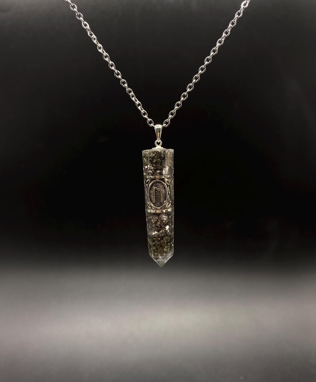 Runen Schutzamulett mit Ankerkette | Nordisches Futhark Orgonit Amulett | Handgefertigter Mittelalter Schmuck mit Edelstein nach Wahl