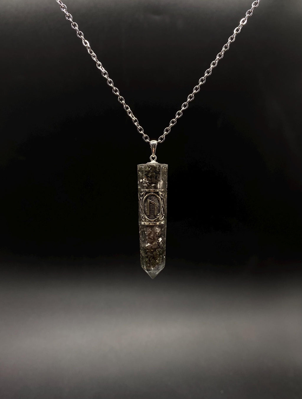 Pyrit Runen Anhänger Schutzamulett | Nordisches Futhark Orgonit Amulett | Handgefertigter Mittelalter Schmuck mit Pyrit & Bergkristall