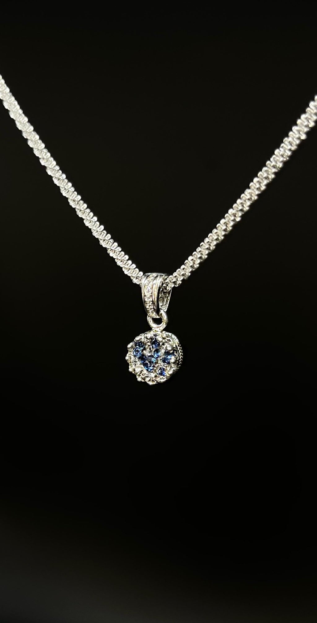 Königlicher Kronenanhänger mit Tansanit Brillianten und Diamanten in Epoxidharz – edel, einzigartig & handgefertigt (8 mm)