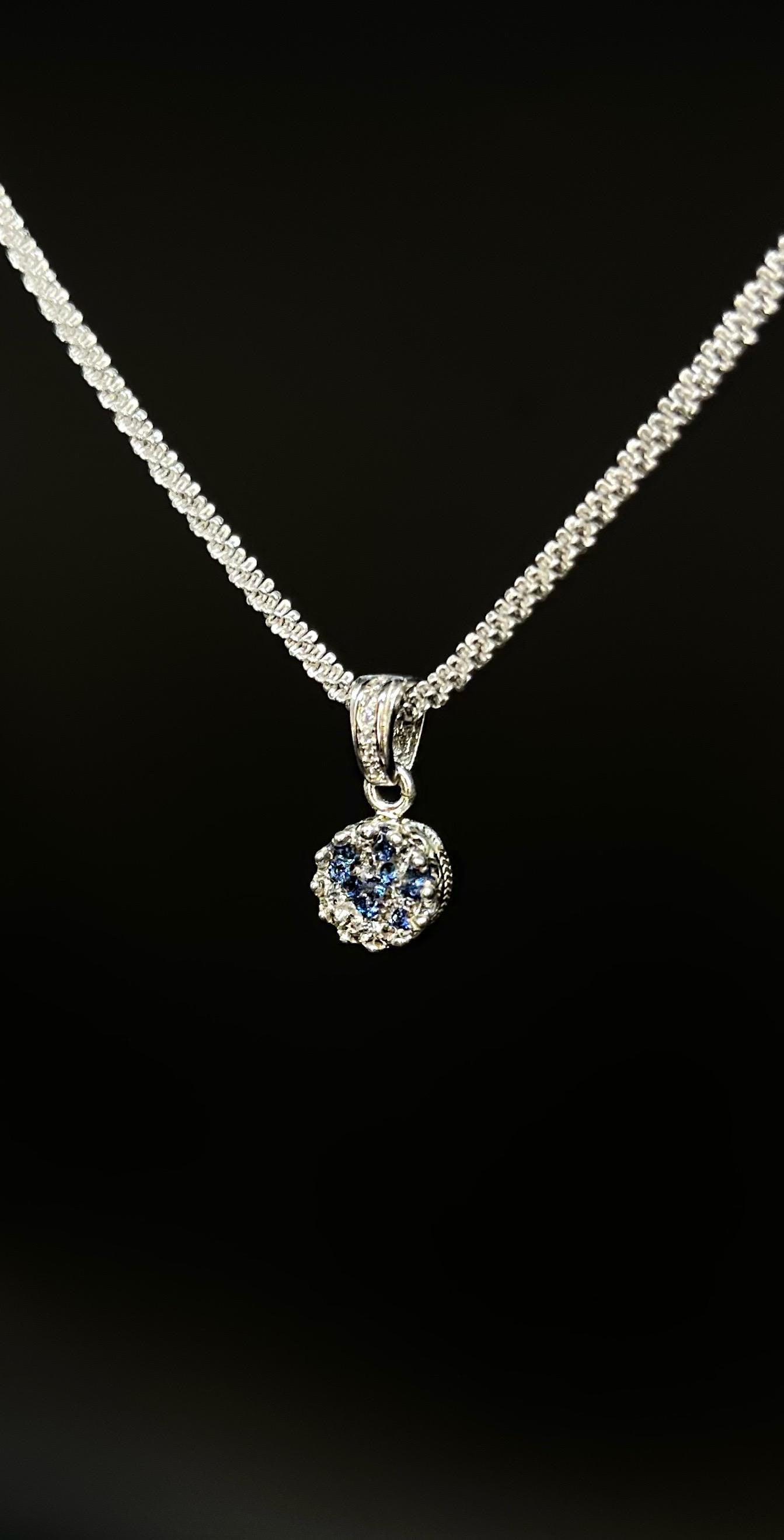 Königlicher Kronenanhänger mit Tansanit Brillianten und Diamanten in Epoxidharz – edel, einzigartig & handgefertigt (8 mm)