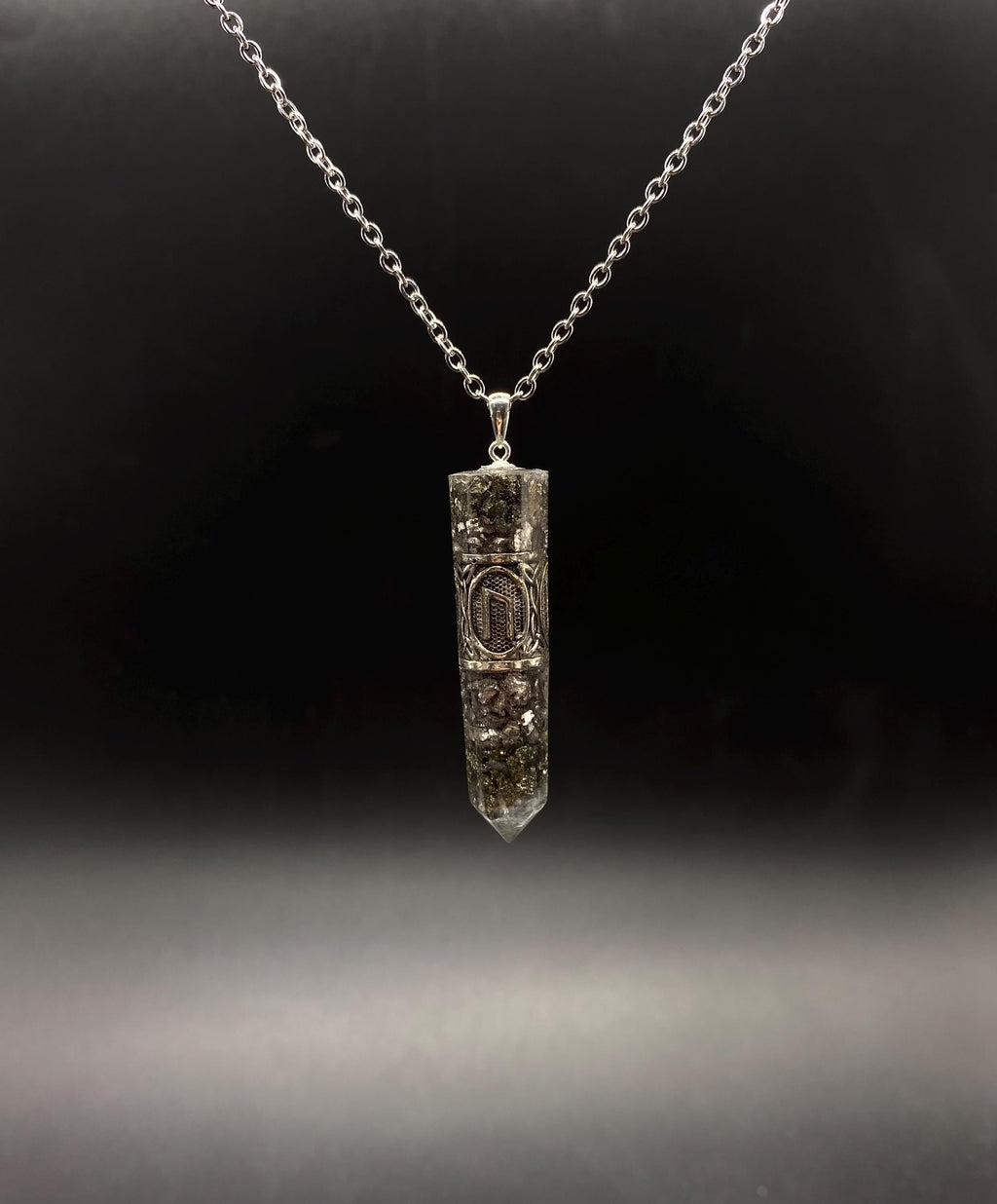 Pyrit Runen Anhänger Schutzamulett | Nordisches Futhark Orgonit Amulett | Handgefertigter Mittelalter Schmuck mit Pyrit & Bergkristall