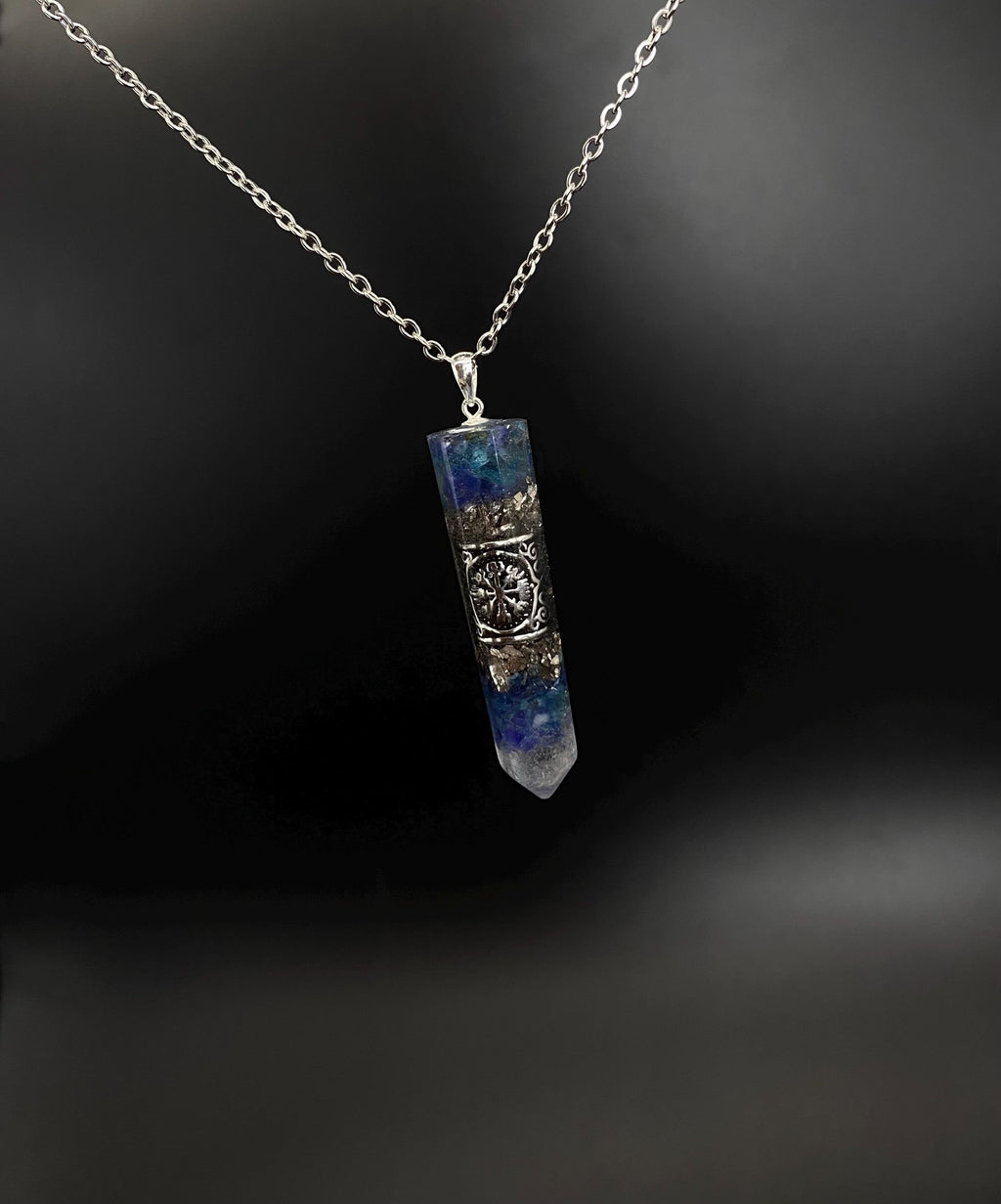 Vegvísir Runen Orgonit Amulett mit Sodalith, Apatit, Bergkristall & Silber für | Schutzamulett und Wikingerschmuck | Nordischer Schmuck