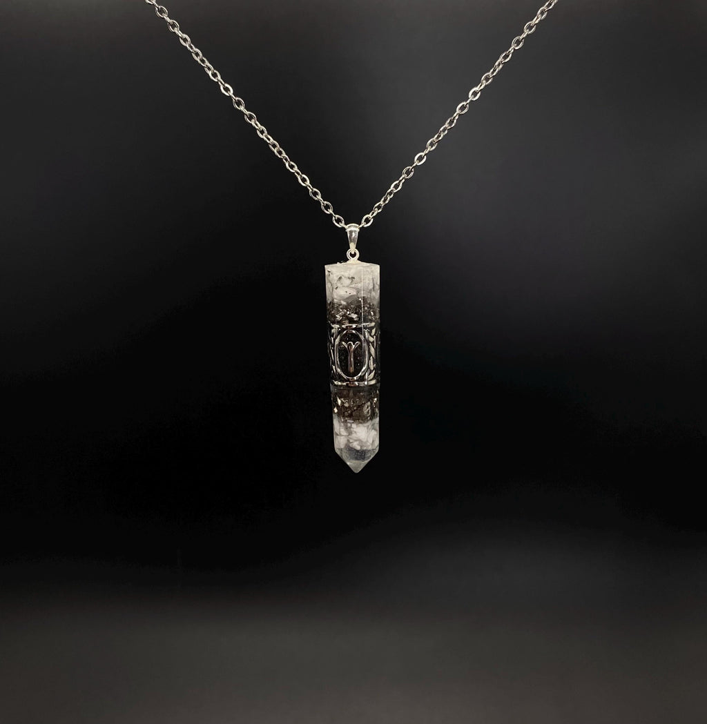 Nordisch Anhänger Schutzamulett | Runen Futhark Orgonit Amulett | Handgefertigter Mittelalter Schmuck aus Magnesit und Bergkristall