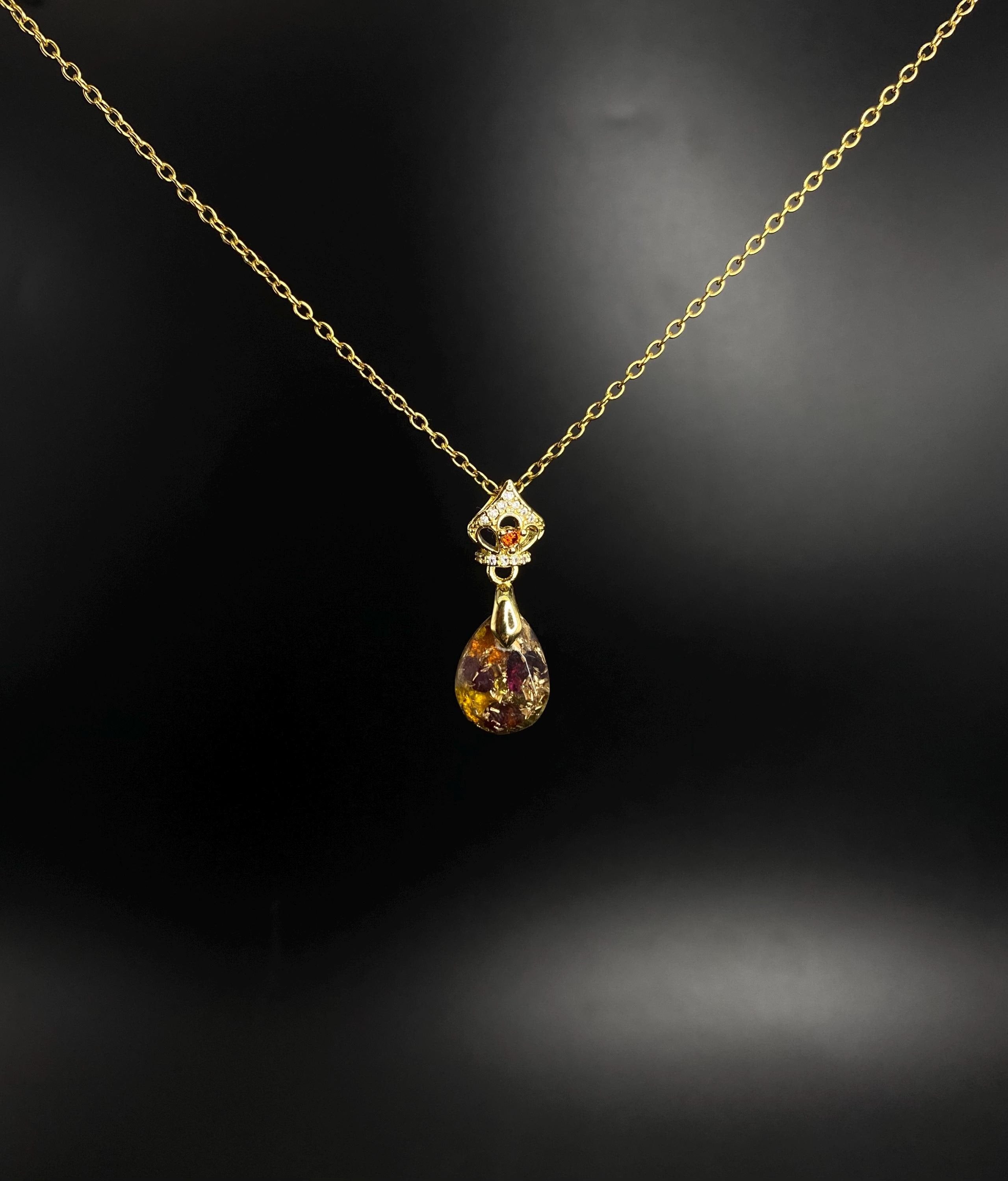 Handgemachter Kettenanhänger mit Granat & Bernstein | Handmade Crystal Necklace | Vergoldetes 925 Silber | Orgonit Anhänger