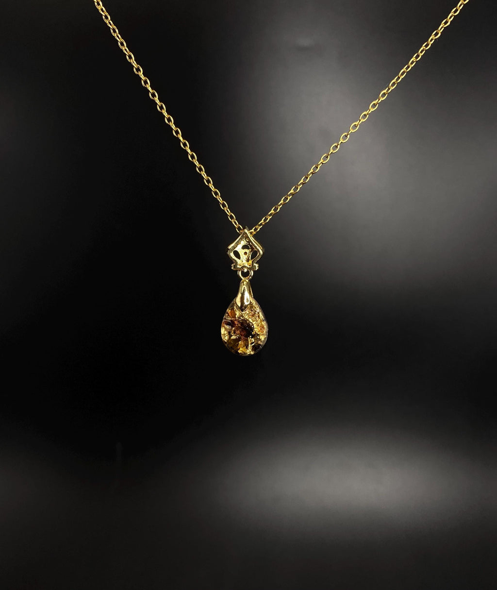 Handgemachter Kettenanhänger mit Granat & Bernstein | Handmade Crystal Necklace | Vergoldetes 925 Silber | Orgonit Anhänger