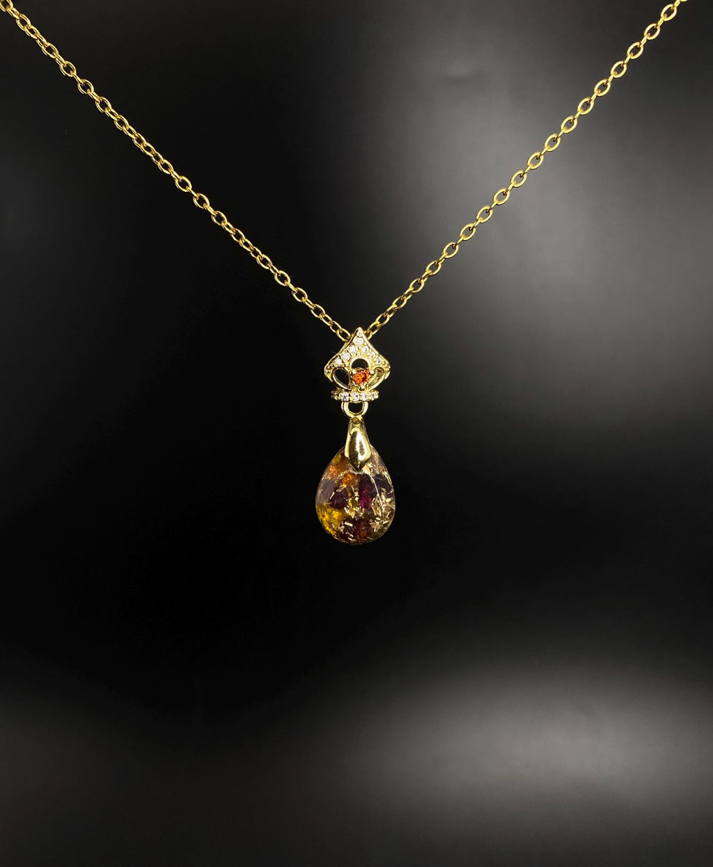 Handgemachter Kettenanhänger mit Granat & Bernstein | Handmade Crystal Necklace | Vergoldetes 925 Silber | Orgonit Anhänger