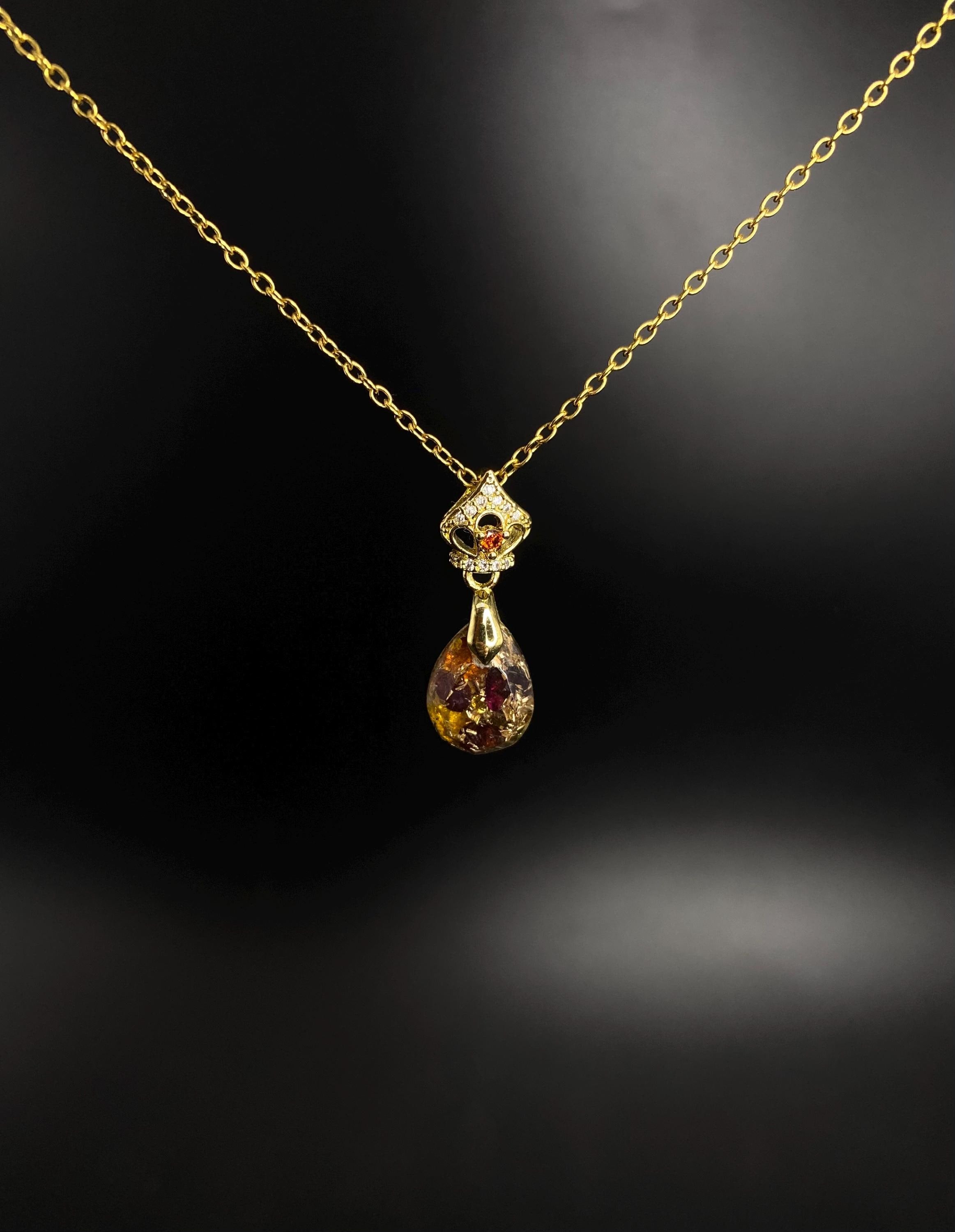 Handgemachter Kettenanhänger mit Granat & Bernstein | Handmade Crystal Necklace | Vergoldetes 925 Silber | Orgonit Anhänger