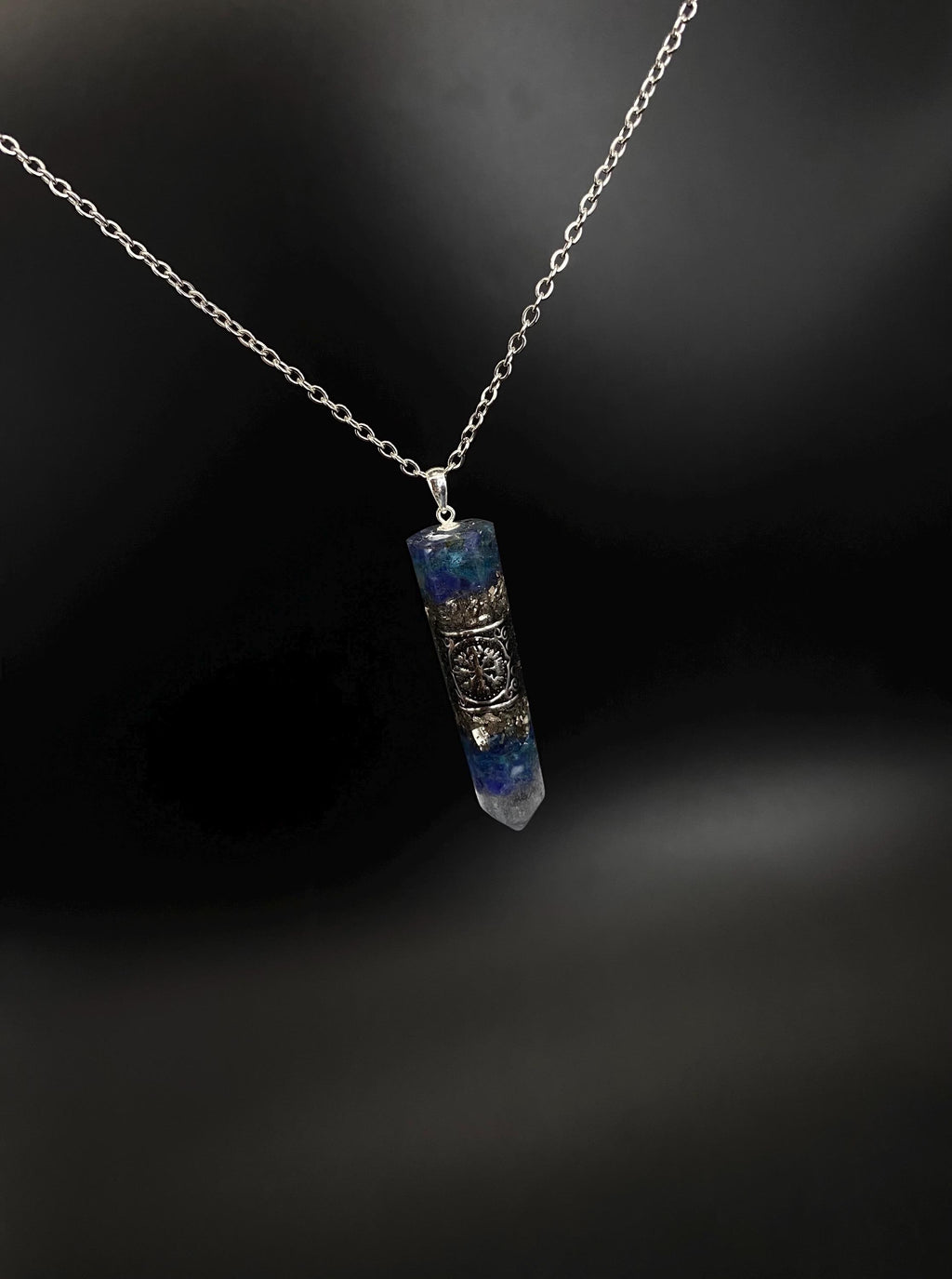 Vegvísir Runen Orgonit Amulett mit Sodalith, Apatit, Bergkristall & Silber für | Schutzamulett und Wikingerschmuck | Nordischer Schmuck