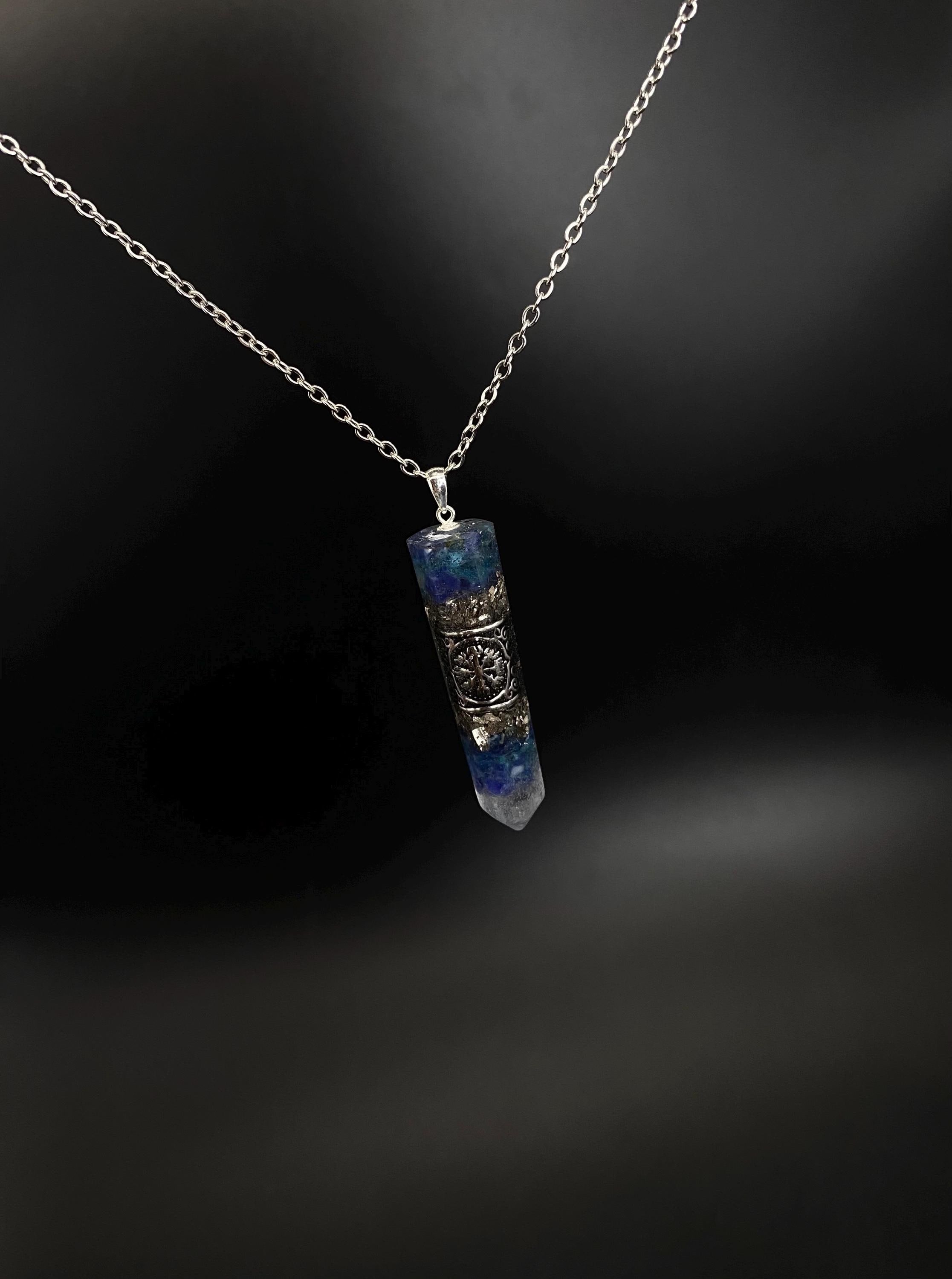 Vegvísir Runen Orgonit Amulett mit Sodalith, Apatit, Bergkristall & Silber für | Schutzamulett und Wikingerschmuck | Nordischer Schmuck