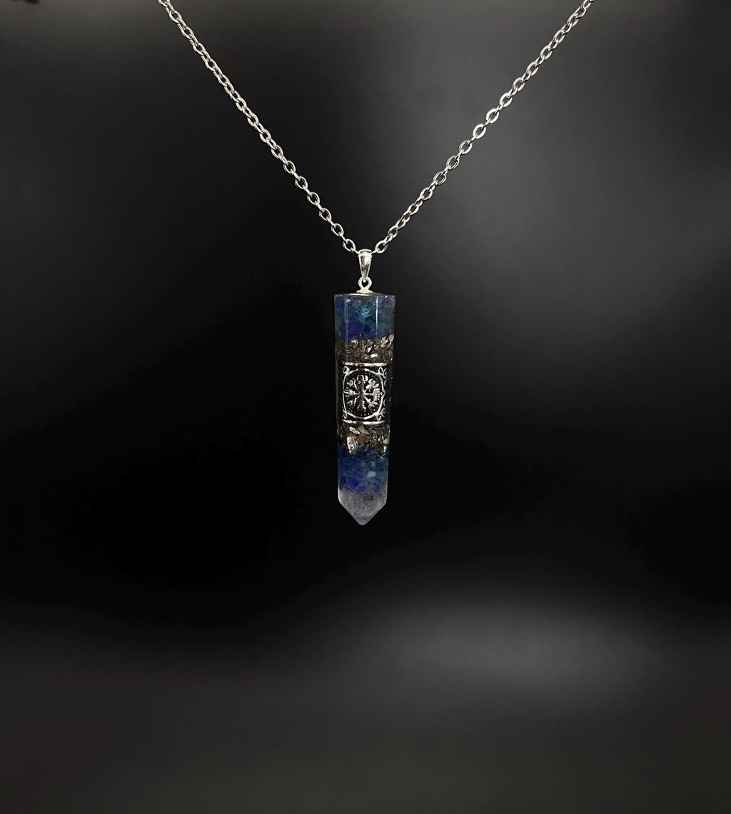 Vegvísir Runen Orgonit Amulett mit Sodalith, Apatit, Bergkristall & Silber für | Schutzamulett und Wikingerschmuck | Nordischer Schmuck